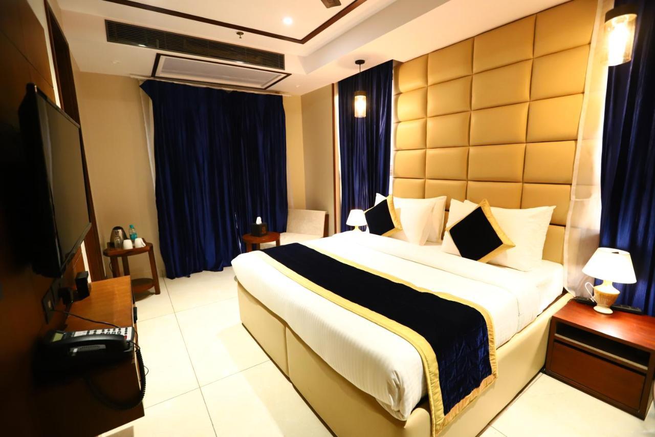 ניו דלהי Sanca International Hotel In Patel Nagar Delhi מראה חיצוני תמונה